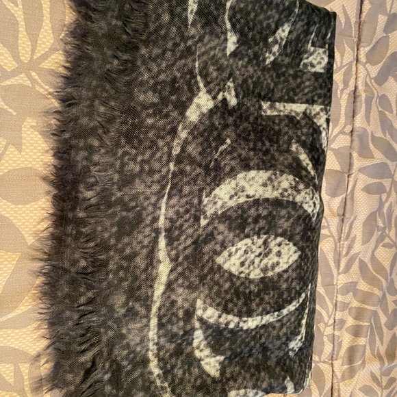 NWT Chanel Stole Black and Gray - Picture 6 of 6